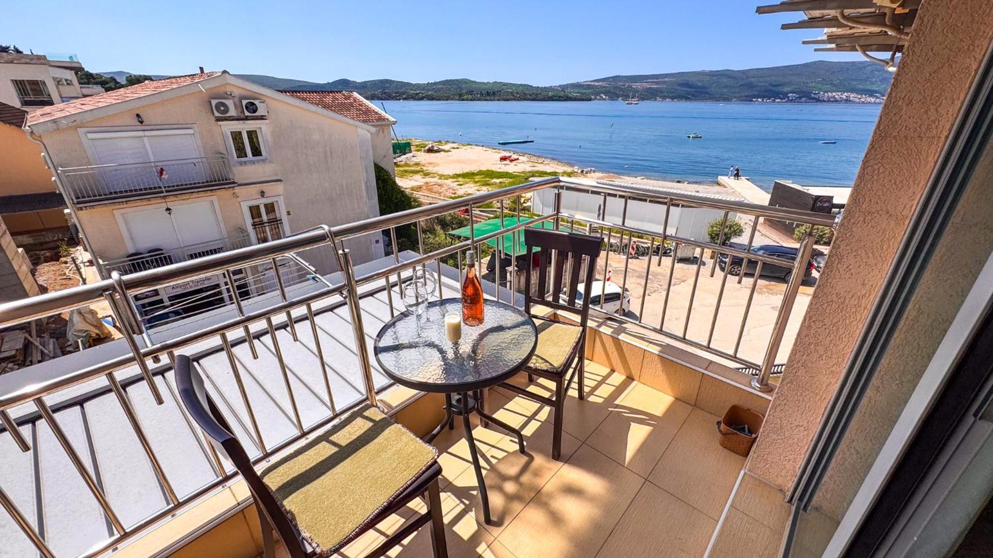Qumi Apartments Tivat Exterior foto