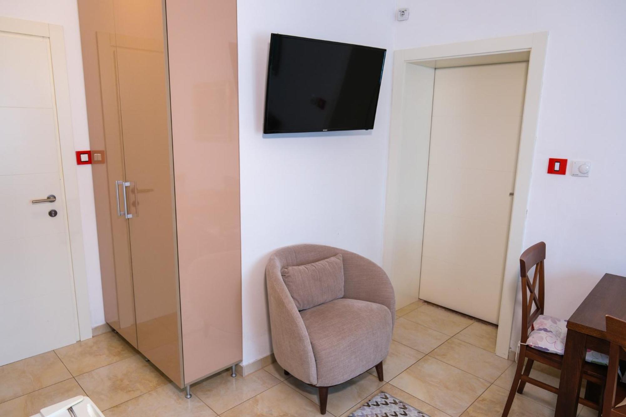 Qumi Apartments Tivat Exterior foto