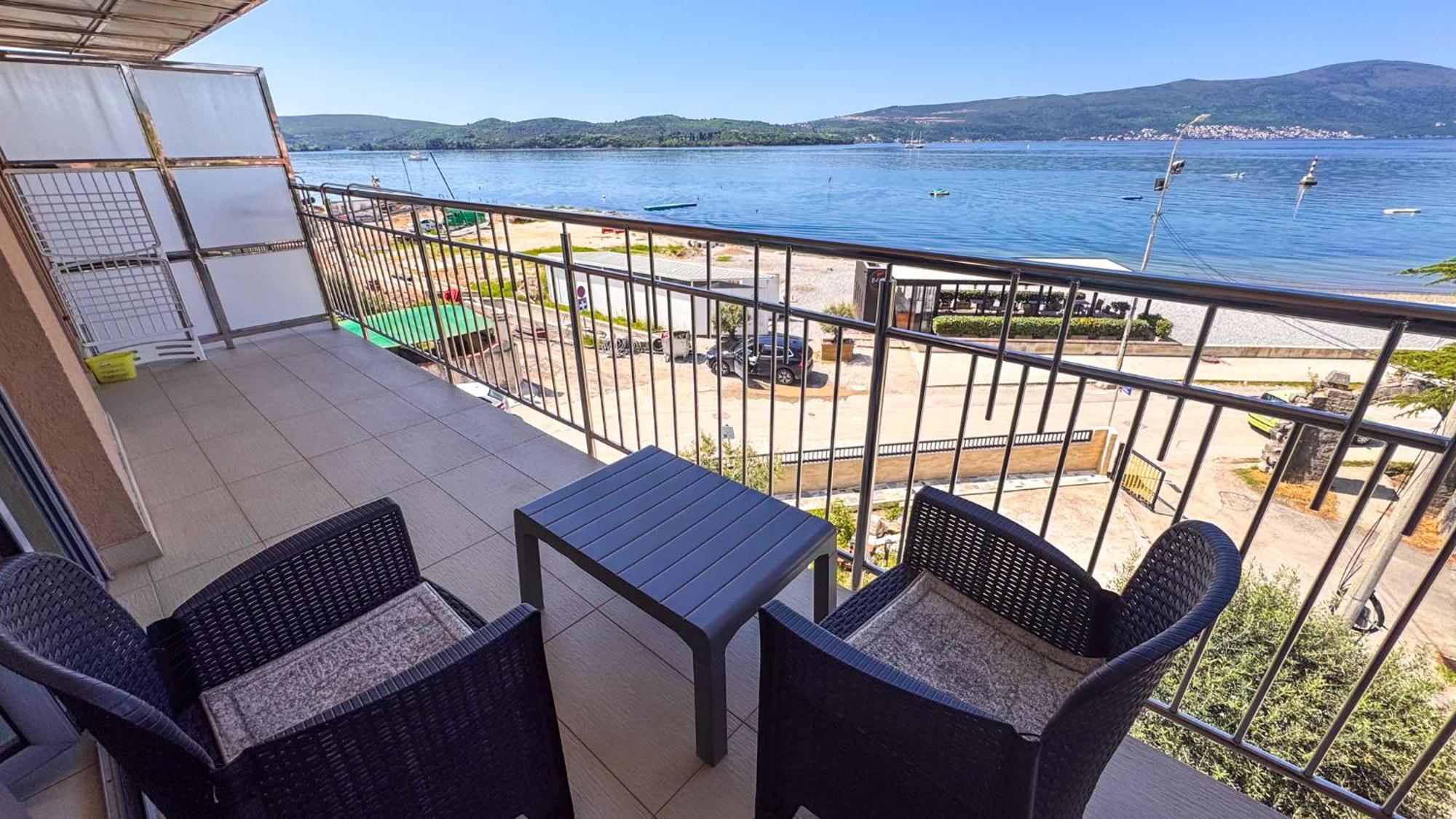 Qumi Apartments Tivat Exterior foto