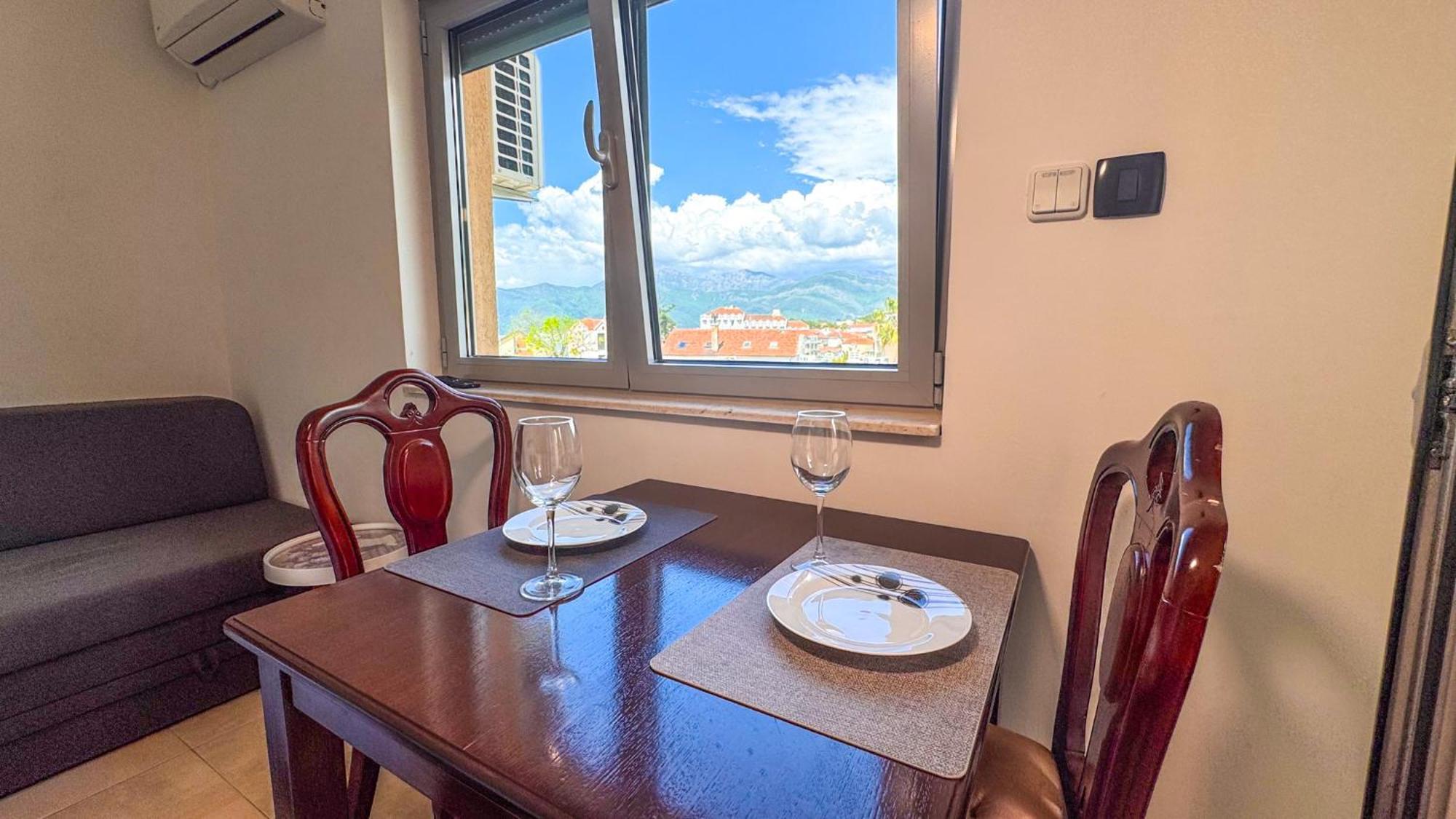 Qumi Apartments Tivat Exterior foto