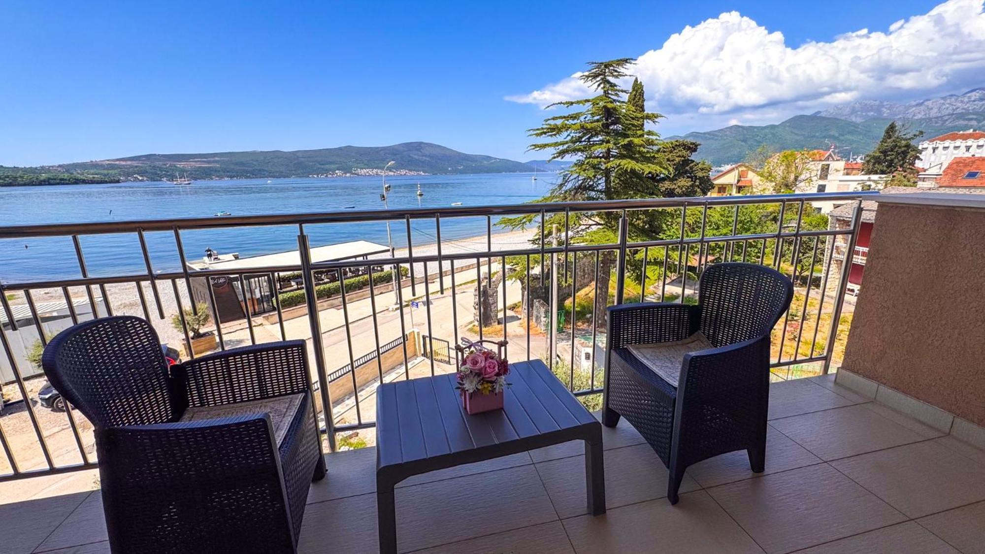 Qumi Apartments Tivat Exterior foto