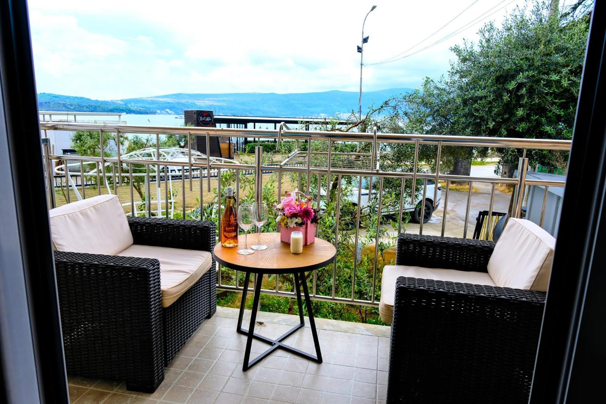 Qumi Apartments Tivat Exterior foto