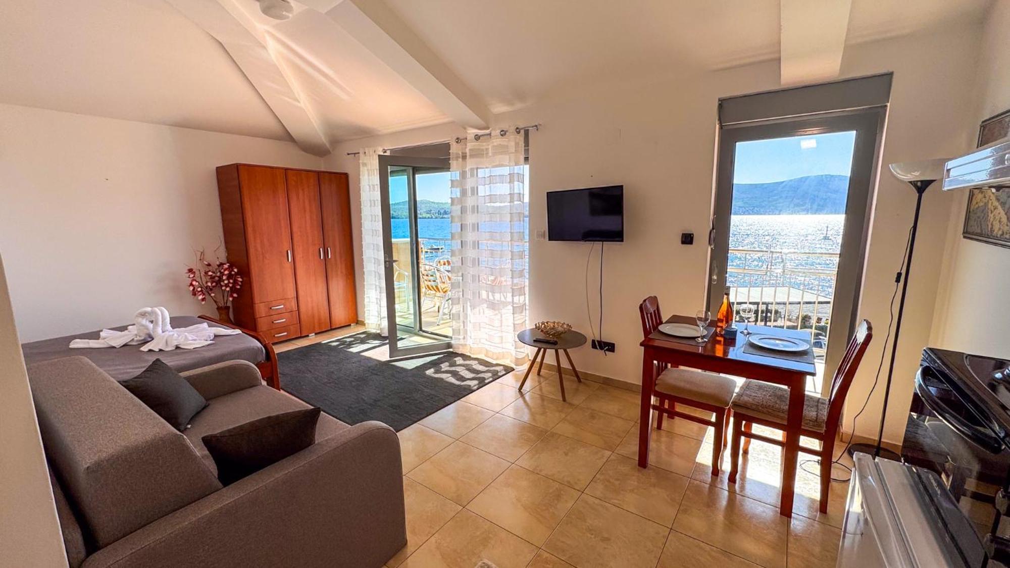 Qumi Apartments Tivat Exterior foto