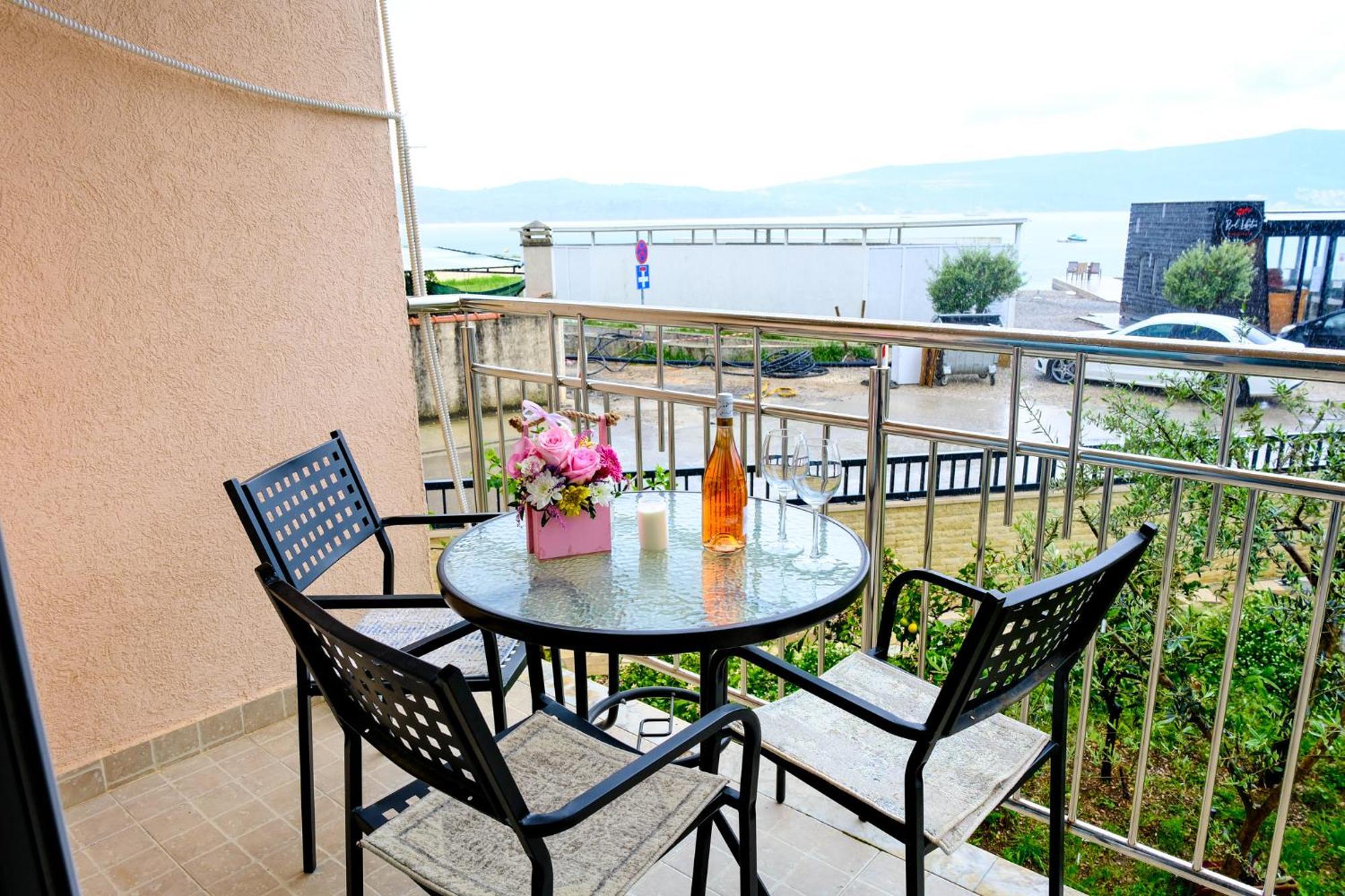 Qumi Apartments Tivat Exterior foto