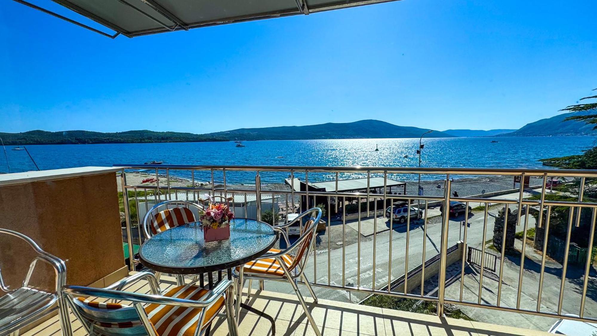 Qumi Apartments Tivat Exterior foto