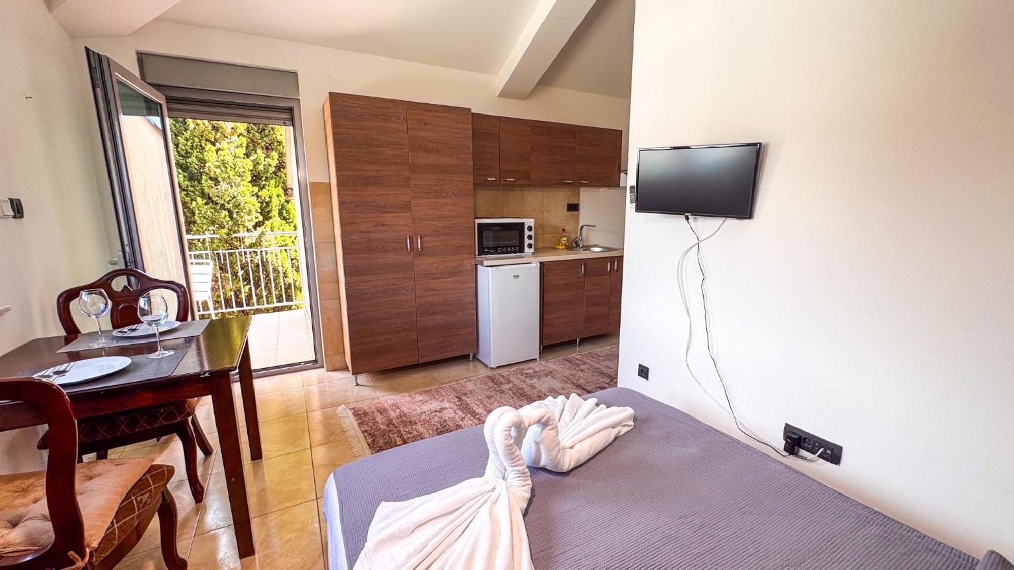 Qumi Apartments Tivat Exterior foto